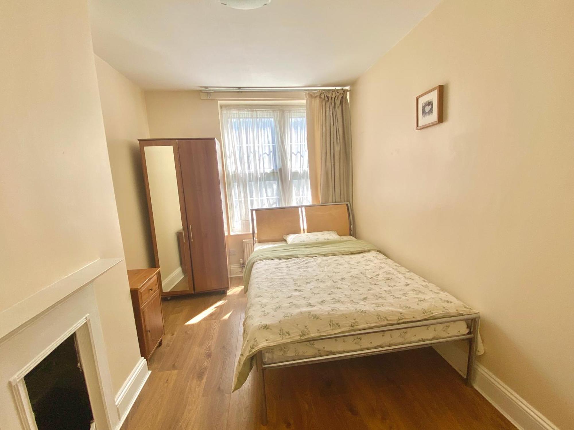 Separate Rooms By The Thames London Eksteriør billede